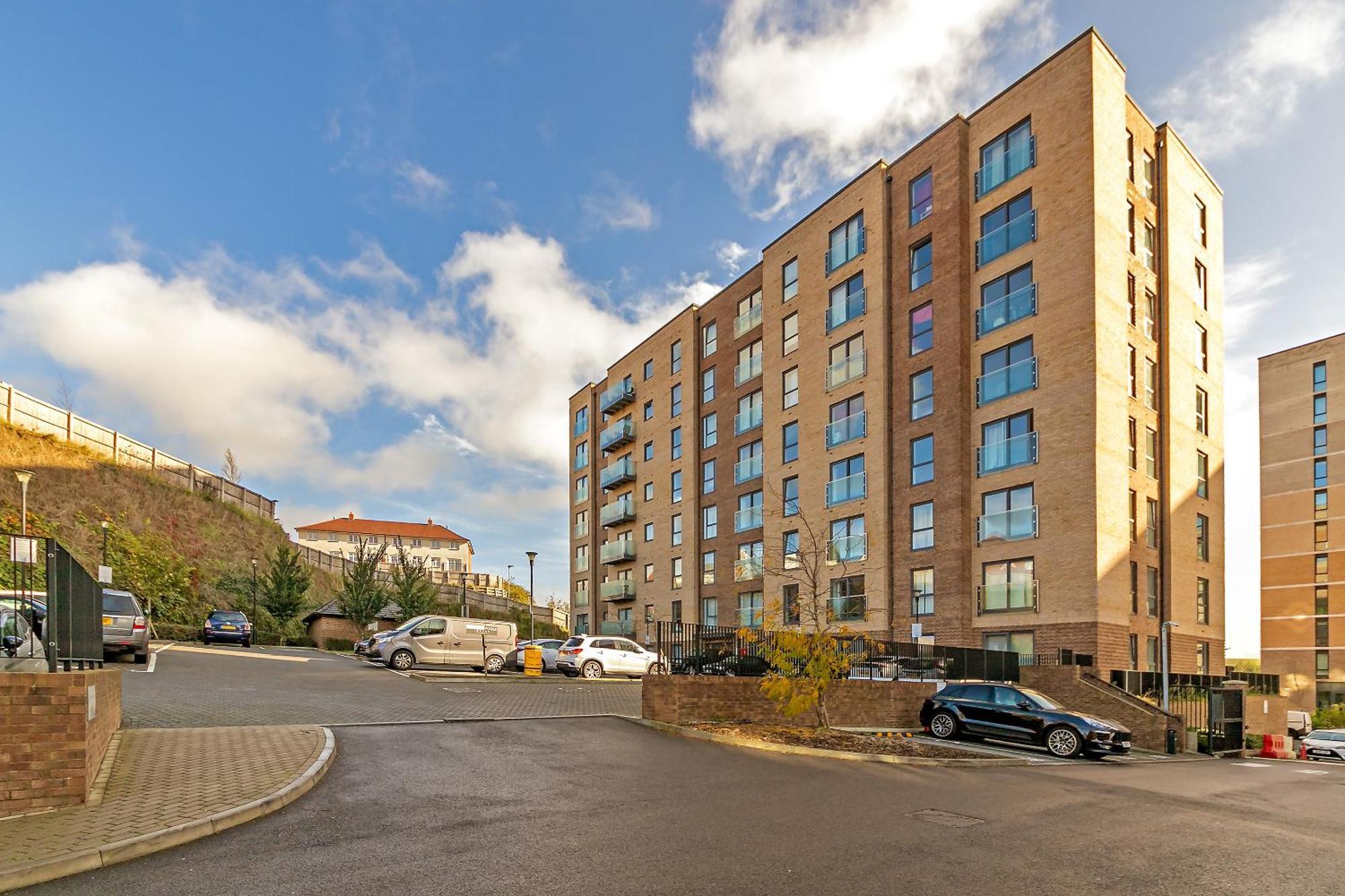 Luxury Apartment-free Parking-central Location-close To Airport, Station & Centre Luton (Bedfordshire)