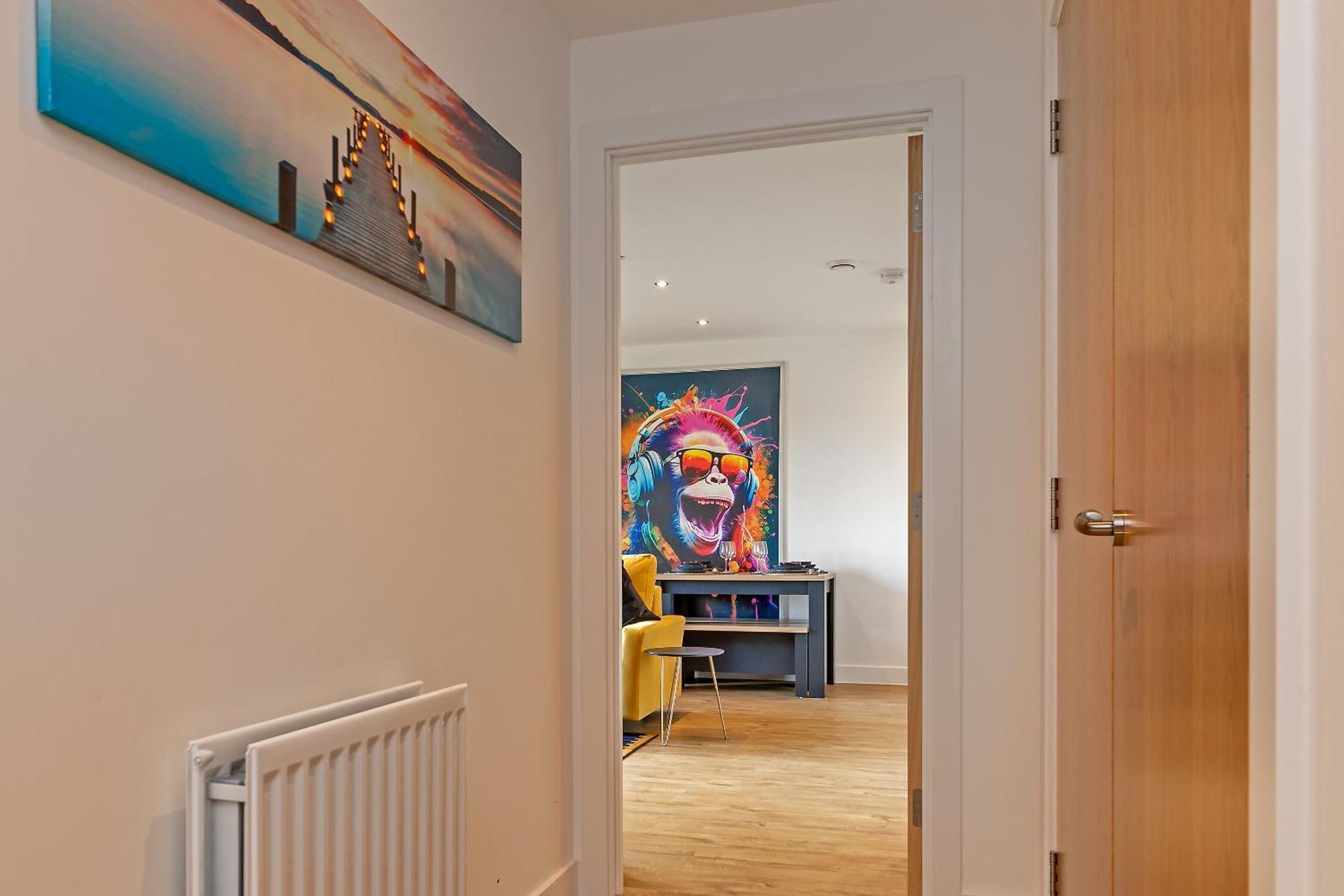 Luxury Apartment-free Parking-central Location-close To Airport, Station & Centre