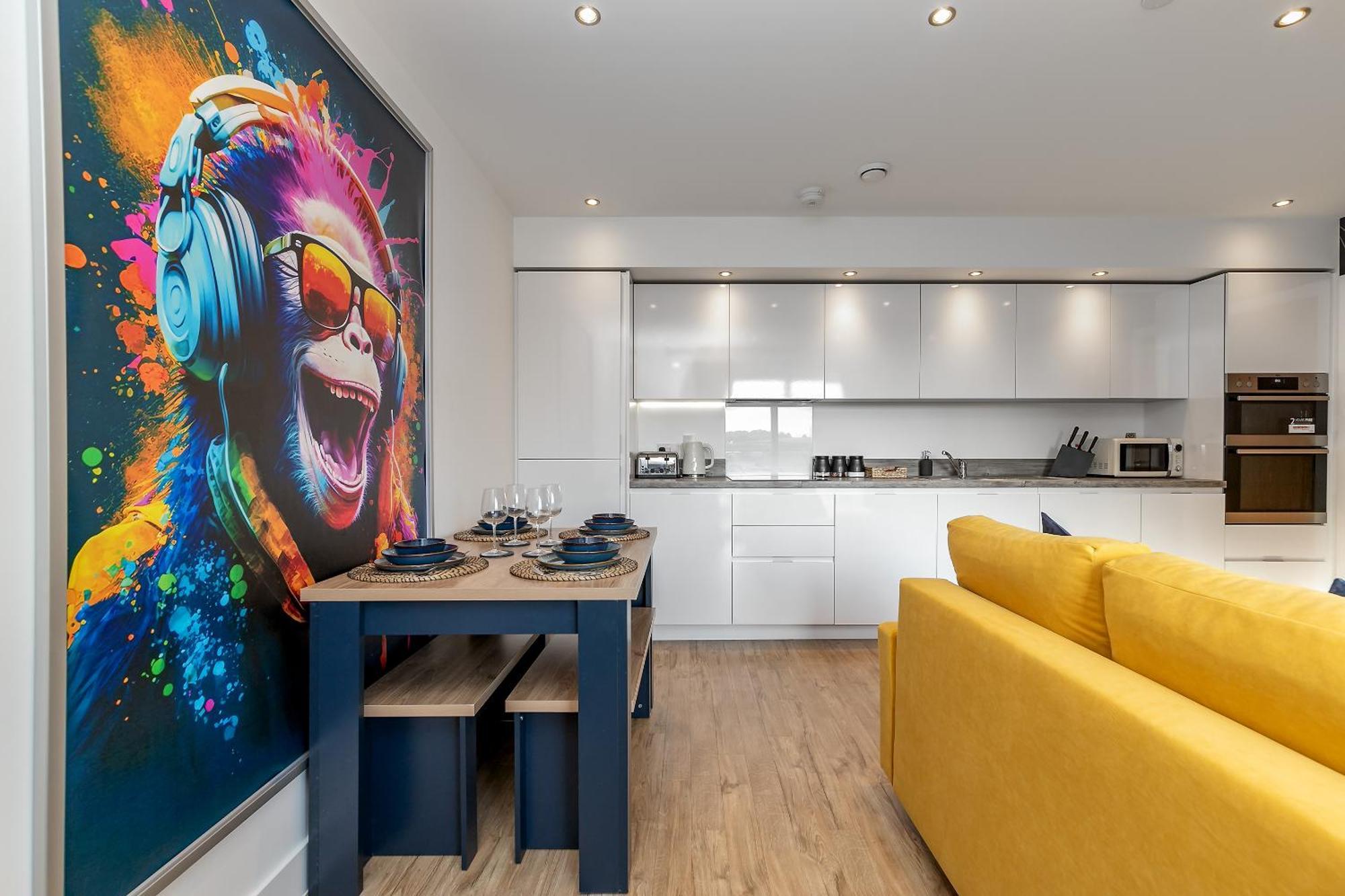 Luxury Apartment-free Parking-central Location-close To Airport, Station & Centre Apartment
