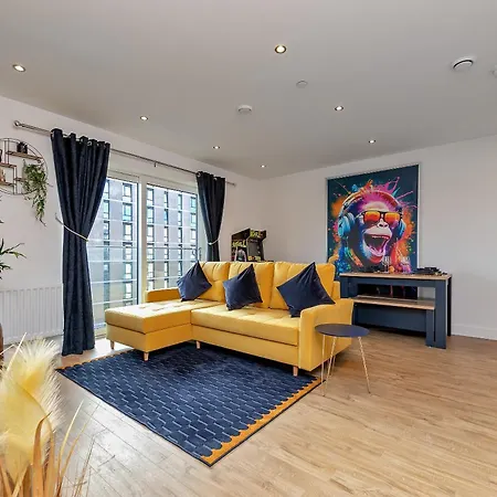 Luxury Apartment-Free Parking-Central Location-Close To Airport, Station & Centre Luton  Exterior photo