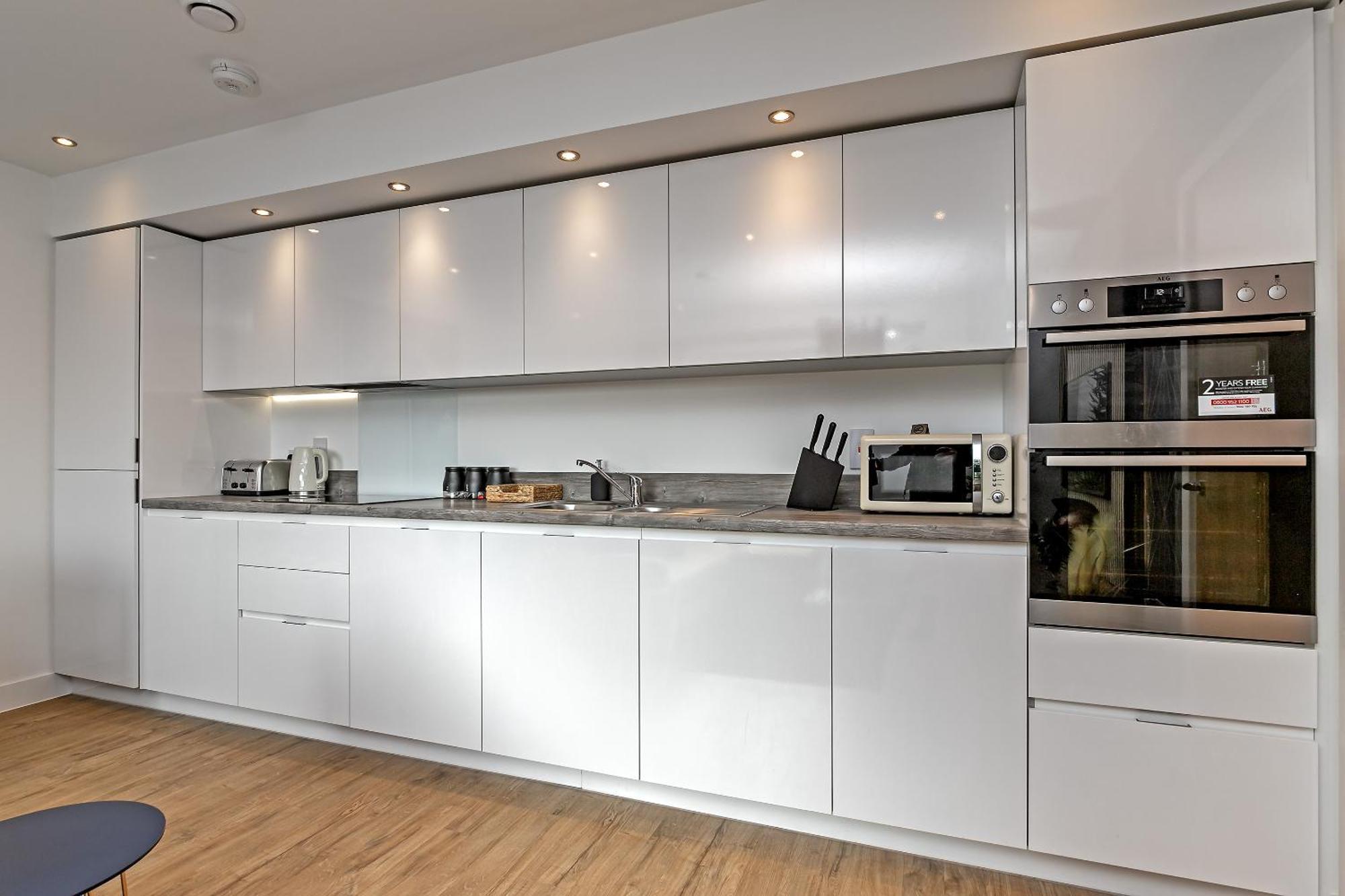 Luxury Apartment-free Parking-central Location-close To Airport, Station & Centre Апартаменты